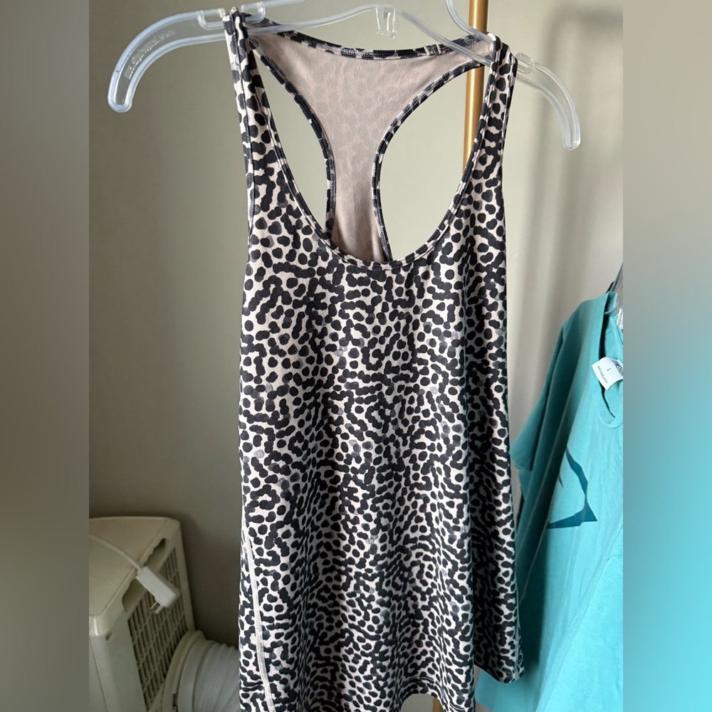 Lululemon 8 Women’s Black & White Leopard Racerback Tank Top